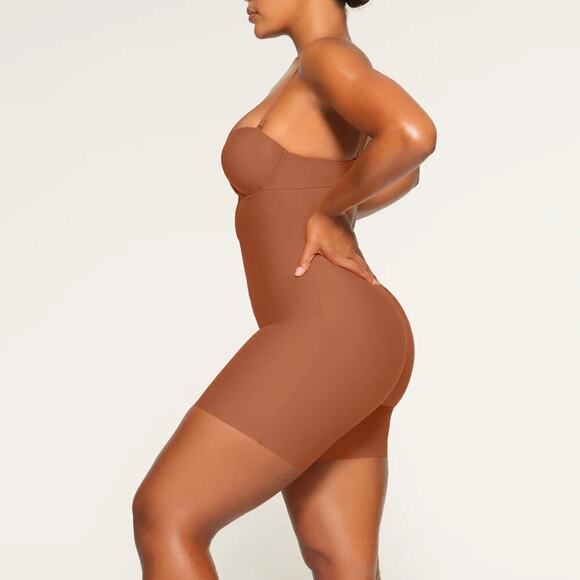 SKIMS Deep Plunge Shapewear Mid Thigh Bodysuit Bronze NWT Size 4X - Picture 3 of 11